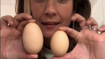 Este es el "huevaco" que pone una gallina tras pasar por el veterinario