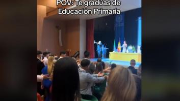 Hay todo tipo de comentarios por lo que hacen en esta divertida graduación universitaria