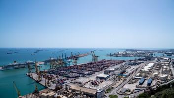 Prealerta por contaminación de aguas tras un derrame de combustible en el Puerto de Barcelona