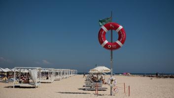 Una de las playas más limpias del mundo se oculta en un pueblecito pesquero a 30 kilómetros de España