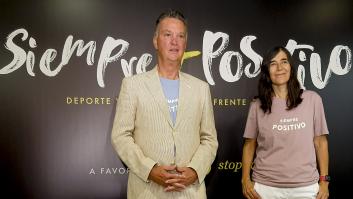 Louis Van Gaal se une al CNIO en la campaña 'Siempre + Positivo' contra el cáncer: "Es el rival más duro"
