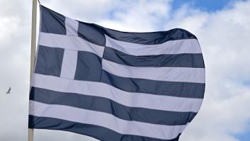 Un gran incendio a las afueras de Atenas obliga a evacuar a miles de personas