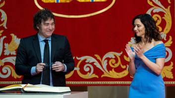 Ayuso marca la agenda y Moncloa entra en el cuerpo a cuerpo