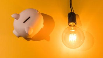 La OCU activa la compra masiva de energía para ofrecer luz a precio de ganga durante un año