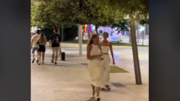 Juegan a hacer de estatuas por la calle y pasa esto: los españoles son únicos