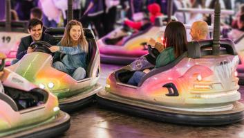 Autos de choque, coches de choque o coches locos: así es como se conoce en cada comunidad a la atracción más popular de las ferias