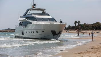 Multa de 75.000 euros al súper yate rescatado en una de las mejores playas de Valencia