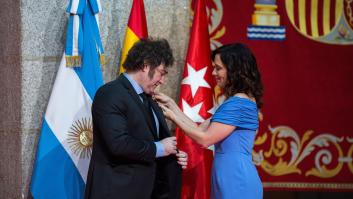 La Justicia rechaza el recurso del PSOE por la medalla de Ayuso a Milei