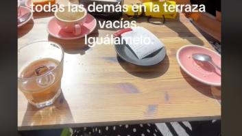 Está en una terraza y lo que le pasa es insólito: le dicen que en otros países es normal, pero tela