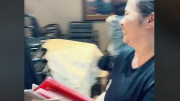 La despedida de los clientes al cierre definitivo del popular restaurante chino de Madrid enamora