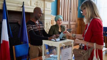 Vecinos, a votar: Francia decide si pone su Gobierno en manos de los ultras de Le Pen