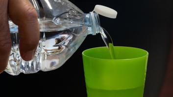 Una experta en residuos recomienda utilizar el sentido común y hacer esto con los nuevos tapones de plástico