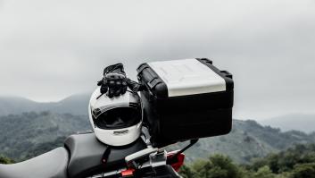 Es imposible de imaginar lo que se ha encontrado esta joven en el interior de su moto