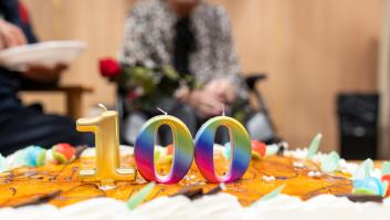 El consejo de una mujer británica de 112 años para vivir muchos años: “Mira hacia delante con esperanza y nunca hacia atrás con arrepentimiento”