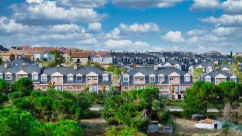 20 chalets sin necesidad de reforma y con piscina salen a venta en zonas de playa y Pirineos desde 24.000 euros