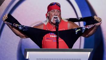 Bienvenidos al show: un histórico de la lucha libre se rompe la camiseta por Trump