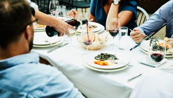 Piden el vino más caro por puro accidente, les toca pagar un pastizal y la presión obliga al restaurante a mover ficha
