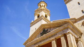 Empapelan Villarreal con pegatinas fascistas