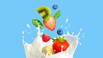 Una nutricionista confirma que estamos tomando leche y fruta en las peores horas del día