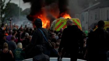 Enfrentamientos entre manifestantes y la policía tras el asesinato de tres niñas en Southport