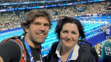 Entrevista a Javier Soriano, la voz 'viral' de la natación junto a Julia Luna: "Yo no soy ningún fenómeno, la clave es ella"