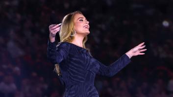 Un fan le pide matrimonio a Adele durante un concierto y la respuesta de la cantante disipa las dudas