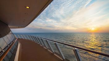 Esto es lo que pasa en un crucero lleno de jóvenes: llama la atención su comportamiento en el buffet