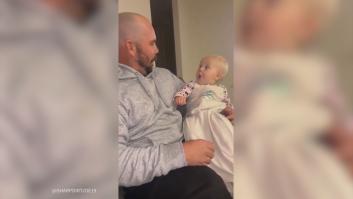 El tierno momento en el que un bebé descubre a su padre rapado: no podrás evitar reírte también