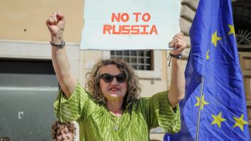 Rusia asume la intromisión de EEUU con la temida 'revolución de colores' en país amigo