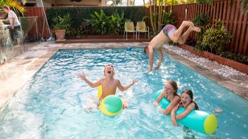 Ni que se pudra el agua ni el mantenimiento caro: éste lo peor que puedes tener en una piscina