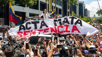 Chavistas y opositores se manifiestan en varias regiones de Venezuela tras un mes de los comicios