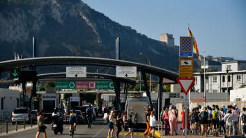 Reino Unido alerta del plan del "oficial rebelde de España" para activar una transgresión en la frontera de Gibraltar