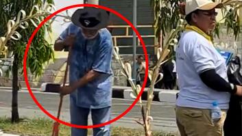 El primer ministro de Timor Oriental se pone a barrer las calles de su país para recibir al Papa