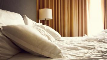 Llamamiento a los turistas que viajan a España a revisar las camas de los hoteles