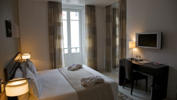 Una pareja va a un hotel y este es el estado en el que dejan la habitación