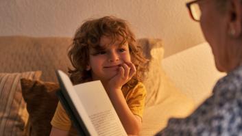 Ni por mimos ni por regalos: nuevos estudios sentencian que esta es la abuela preferida por los nietos y nietas