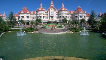 Este gran parque temático prohíbe esparcir las cenizas de un difunto: los trabajadores aseguran que sucede