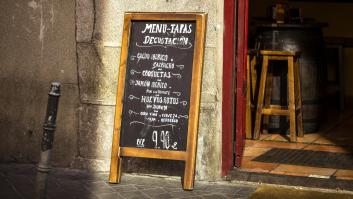 El cartel que han puesto a la entrada de un bar y que triunfa por su sabiduría popular