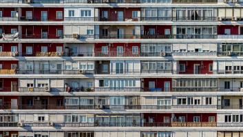 Se fija en lo que empieza a verse en los balcones de Madrid desde hace dos semanas