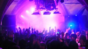 Un español sale de fiesta a una discoteca gay en China y cuenta cómo es: "Parecía el after del gimnasio"