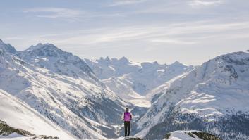 Confían en Google Maps para llegar a un refugio, terminan atrapados en altitud frente a una cruz y 4 rescatistas se juegan la vida para salvarles
