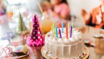 Una madre de gemelas impone su regla 'todo o nada' para las fiestas de cumpleaños y la polémica está servida