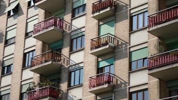 Multan a una comunidad de propietarios por enseñar el DNI y las firmas de los vecinos