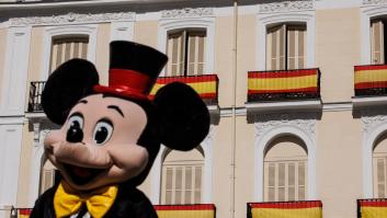 Un psicólogo desvela el motivo que impulsa a poner banderas de España en los balcones