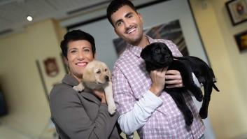 El día que fuimos con Elma Saiz a jugar con cachorros de la ONCE