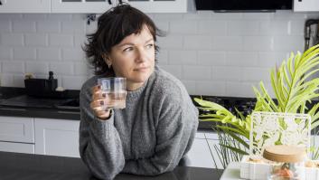 Adiós a los dos litros de agua: una uróloga experta indica cuál es la nueva cantidad diaria para verano