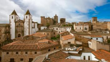 El pueblito de Cáceres plagado de bellos murales en el que nada es lo que parece