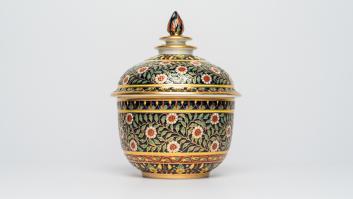 El increíble tesoro de porcelana china valorado en miles de euros descubierto por casualidad en una estantería llena de polvo