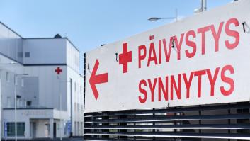 Adquieren unas figuras sombrías para decorar las paredes del hospital y una enfermera es muy clara con lo que le transmiten