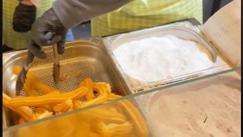Unos españoles prueban los churros "que todo el mundo compra" en Alemania y este es su veredicto